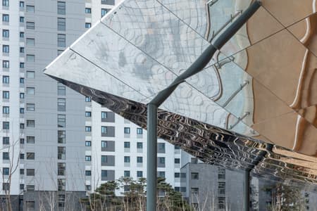 Floating Ground: A Landmark that Disappears